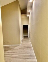 Woodland Manor in North Hollywood, CA - Foto de edificio - Building Photo