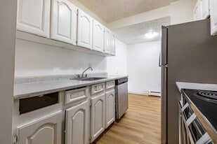 Applewood Village in Calgary, AB - Building Photo