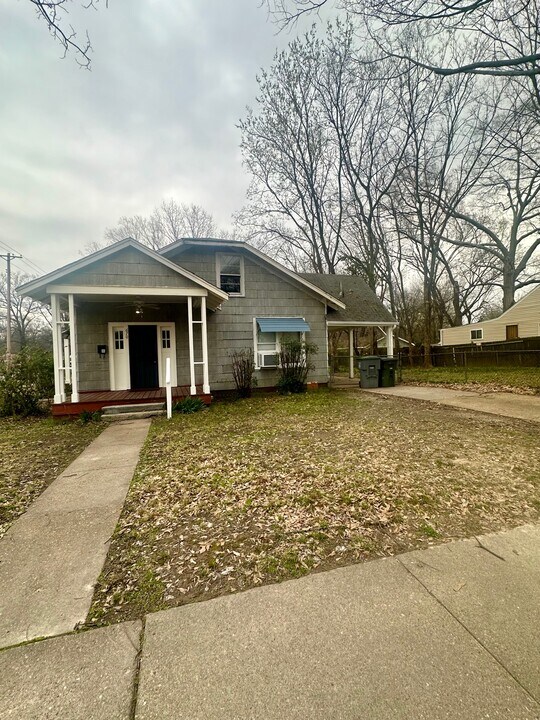 3825 Spottswood Ave in Memphis, TN - Building Photo