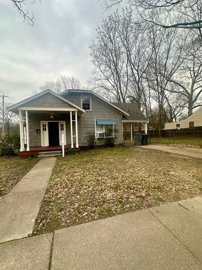 3825 Spottswood Ave