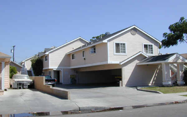 318 S Philadelphia St in Anaheim, CA - Foto de edificio - Building Photo