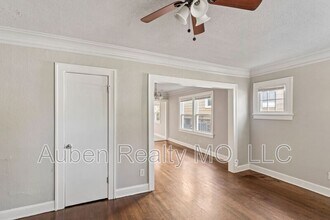 5342 Park Ave in Kansas City, MO - Foto de edificio - Building Photo