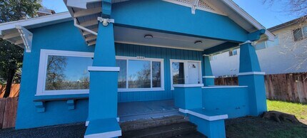 1539 Riverside Dr in Redding, CA - Building Photo - Building Photo