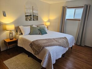 1006 Oak St in Lisbon, ND - Foto de edificio - Building Photo