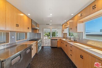 4075 Los Nietos Dr in Los Angeles, CA - Building Photo - Building Photo