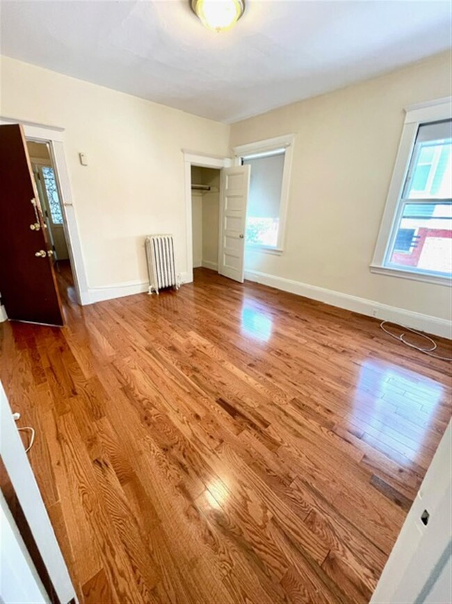 81 College Ave, Unit 1R