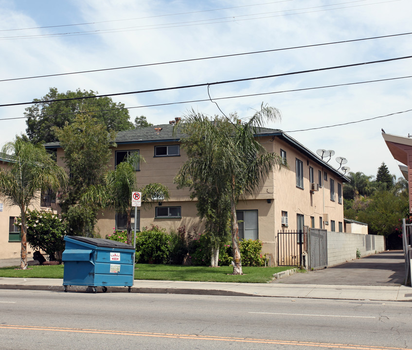 15937 Vanowen St in Van Nuys, CA - Building Photo