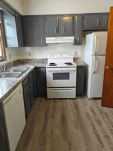 2216 Harsh Ave SE in North Canton, OH - Building Photo - Building Photo