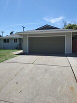 5509 Kermit Ln in Stockton, CA - Building Photo