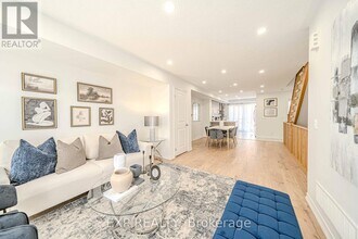 2500-2500 Hill Rise Ct in Oshawa, ON - Building Photo - Building Photo