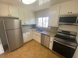 1025 S Holt Ave in Los Angeles, CA - Building Photo