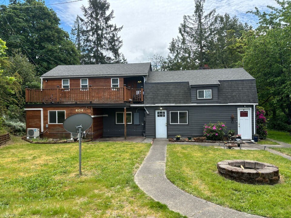 604 98th St S-Unit -A in Tacoma, WA - Building Photo