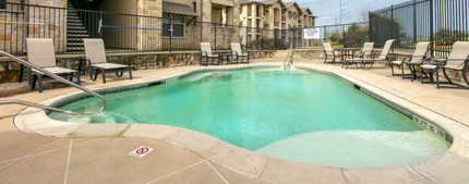 Knightsgate Apartments in College Station, TX - Foto de edificio - Building Photo