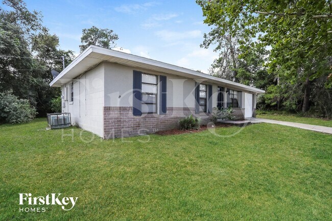 2872 Hunt Cir in Deltona, FL - Foto de edificio - Building Photo