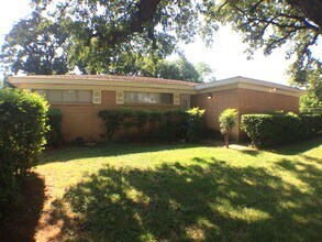 1502 Westcrest Dr in Arlington, TX - Building Photo - Building Photo