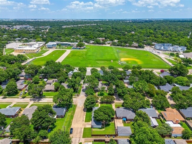 603 Bondstone Dr in Dallas, TX - Foto de edificio - Building Photo