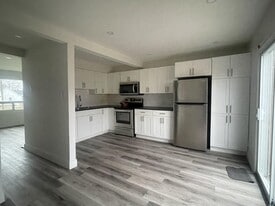 695 Wallace St in Wallaceburg, ON - Building Photo