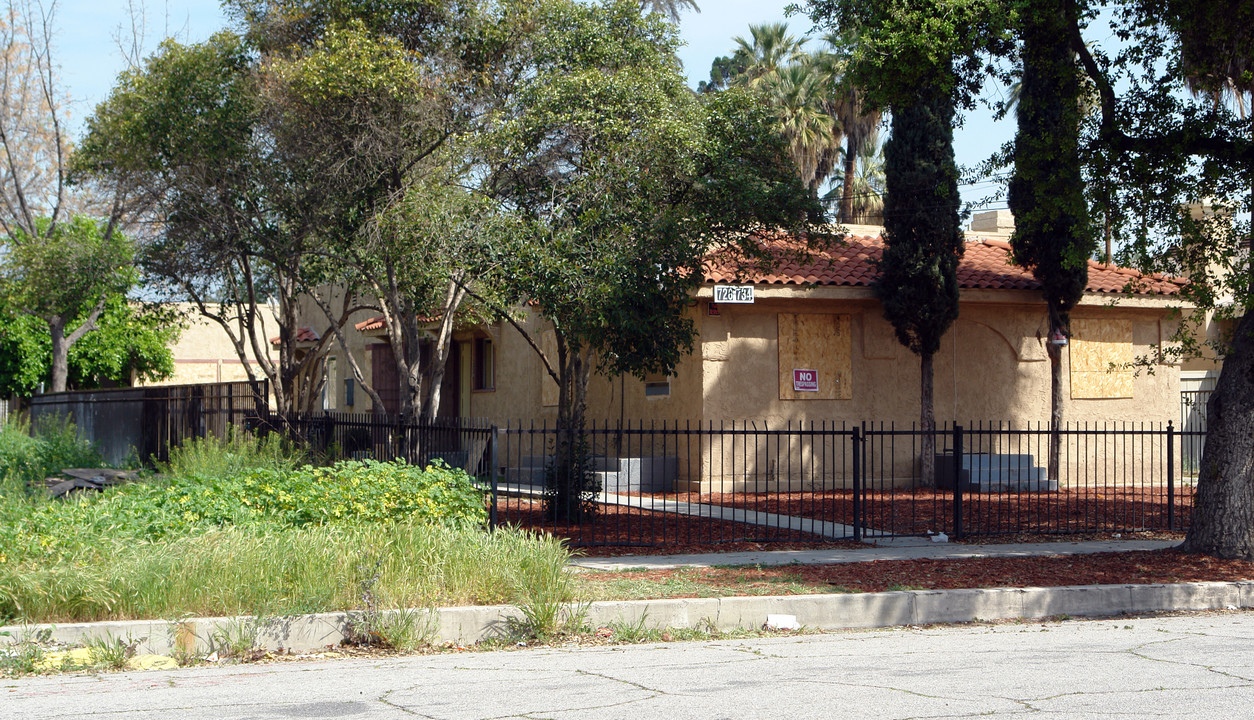 728 W 7th St in San Bernardino, CA - Foto de edificio