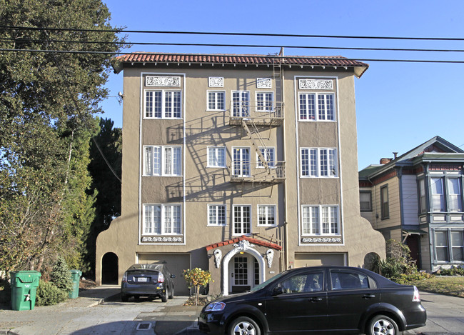 2045 Clinton Ave in Alameda, CA - Building Photo - Building Photo