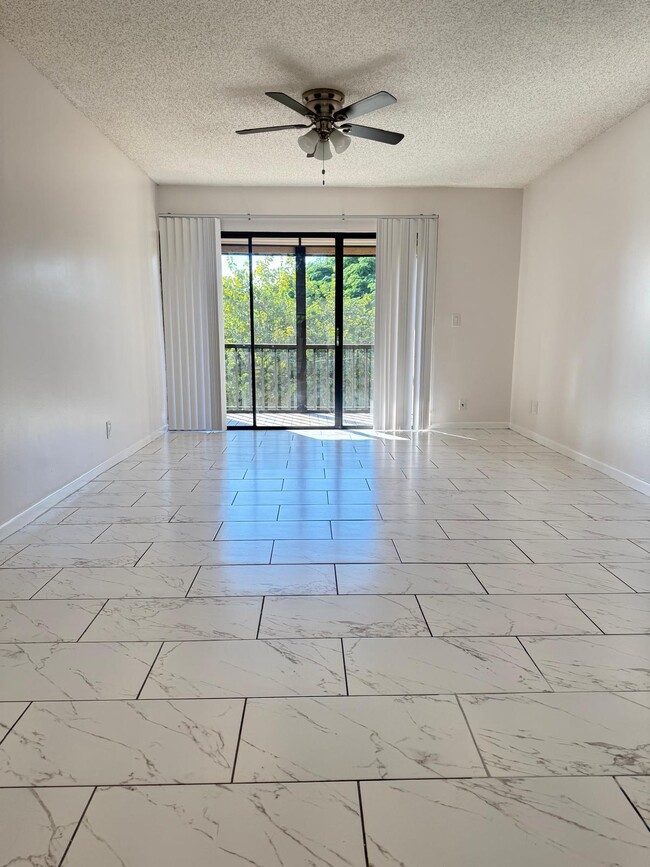 5987 Forest Hill Blvd in Haverhill, FL - Building Photo - Building Photo