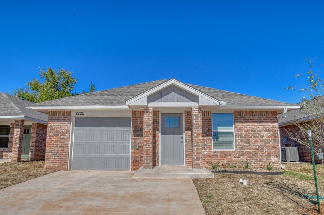 2725 Clifton Ter in Norman, OK - Building Photo