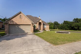 1101 Cimarron Ct in San Marcos, TX - Building Photo - Building Photo