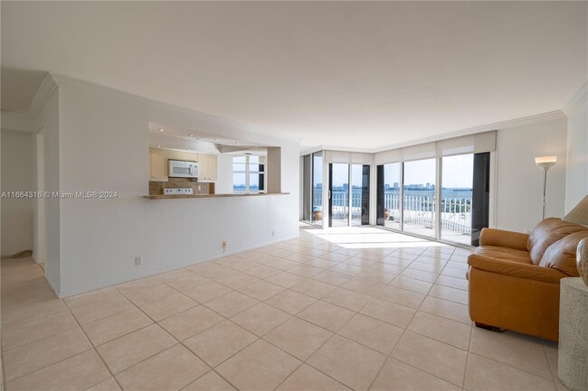 4000 Towerside Terrace in Miami, FL - Building Photo - Building Photo