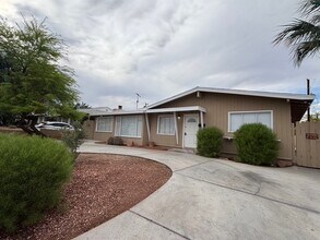 1817 E St Louis Ave in Las Vegas, NV - Building Photo - Building Photo
