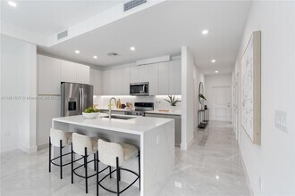 1571 NW 94th Way in Coral Springs, FL - Building Photo - Building Photo