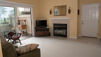 205 Lakeshore Ct., Unit 205 in Richmond, CA - Building Photo