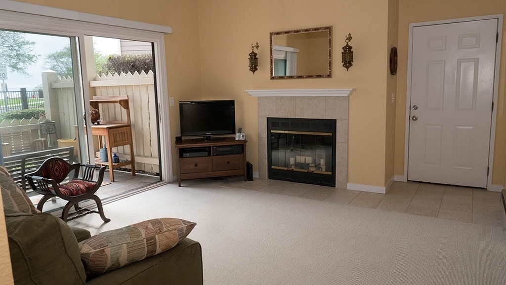 205 Lakeshore Ct., Unit 205 in Richmond, CA - Building Photo