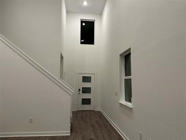 8011 Linda Michelle Ln in Austin, TX - Building Photo - Building Photo