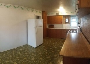 106 Block St in Waterloo, IA - Building Photo - Building Photo