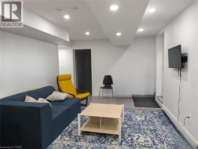 285 Woodbine Ave in Kitchener, ON - Building Photo - Building Photo