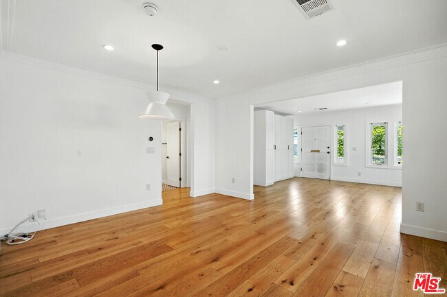 1054 S Plymouth Blvd in Los Angeles, CA - Building Photo - Building Photo
