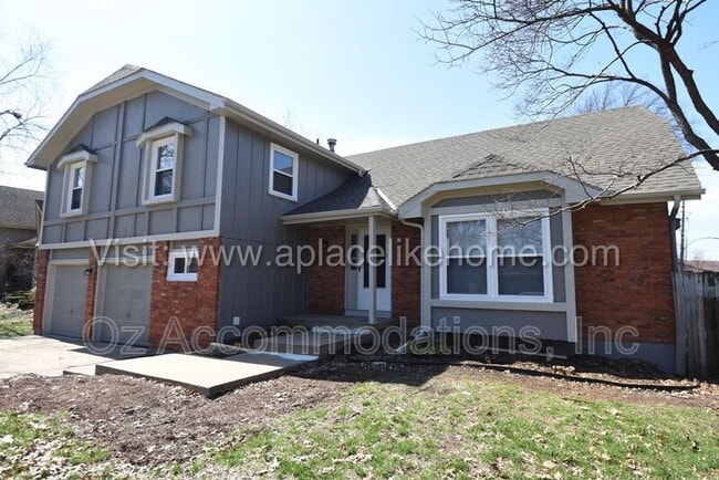 1001 S Kenwood St in Olathe, KS - Building Photo - Building Photo