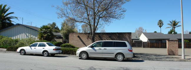 43187 Gallegos Ave in Fremont, CA - Foto de edificio - Building Photo