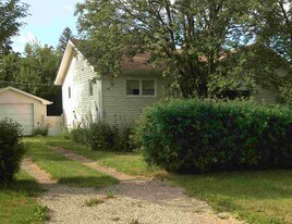 2019-2018 18 Ave in Bowden, AB - Building Photo