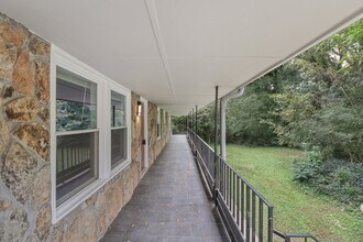 723 Ford Pl, Unit B in Scottdale, GA - Building Photo - Building Photo