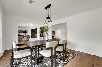 6910 Midcrest Dr in Dallas, TX - Building Photo - Building Photo