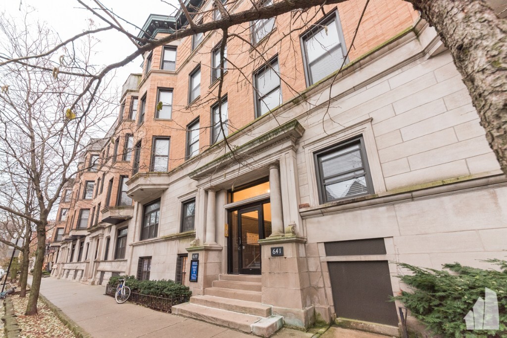 639 W Oakdale Ave in Chicago, IL - Building Photo
