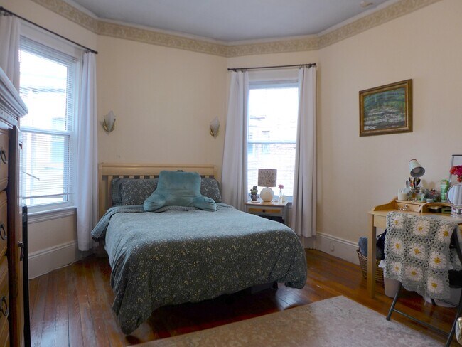 17 Auburn St, Unit n in Brookline, MA - Foto de edificio - Building Photo