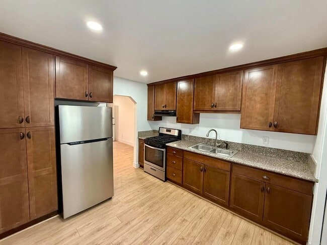 property at 220 S 35th St