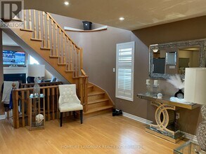 37 Sylwood Crescent in Vaughan, ON - Building Photo - Building Photo