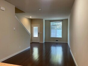 2105 NW Talus Dr in Issaquah, WA - Building Photo - Building Photo