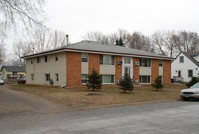 181 79th Way in Fridley, MN - Foto de edificio - Building Photo