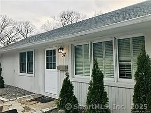 37 Tarinelli Cir in Bridgeport, CT - Building Photo