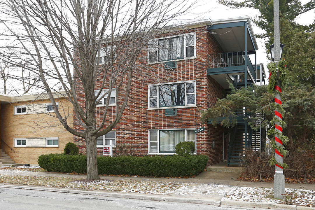 Windsor Apartments in Berwyn, IL - Building Photo