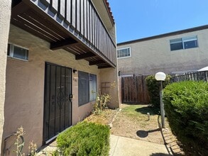 290 Roanoke Rd in El Cajon, CA - Building Photo - Building Photo