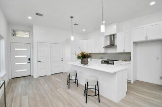 3330 Francis St in Houston, TX - Building Photo - Building Photo